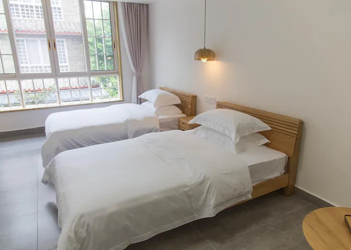 Deluxe Queen Room